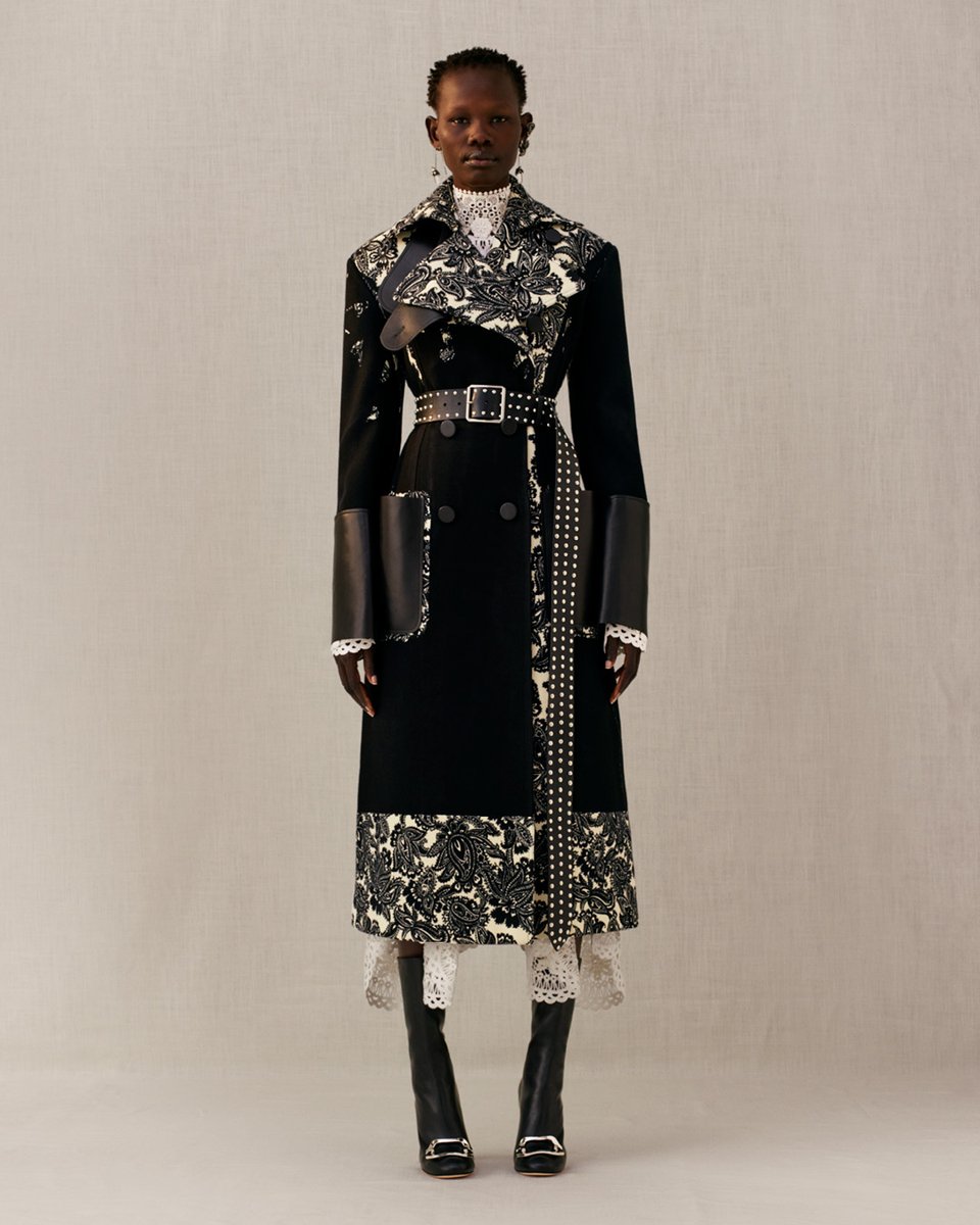 Shanelle Nyasiase modelling for Alexander McQueen AW18 via Twitter @McQueen