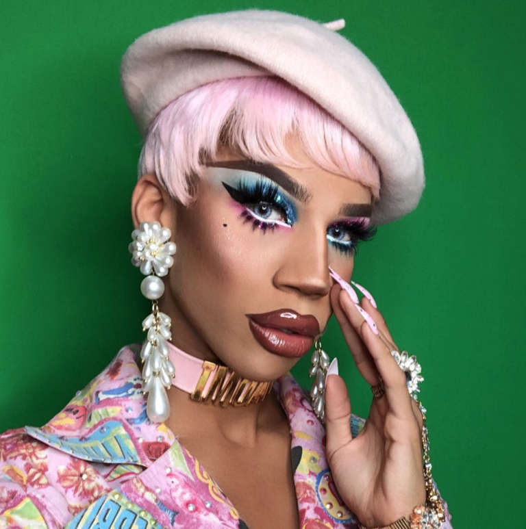 MEFeater: Interview with Drag Queen Naomi Smalls