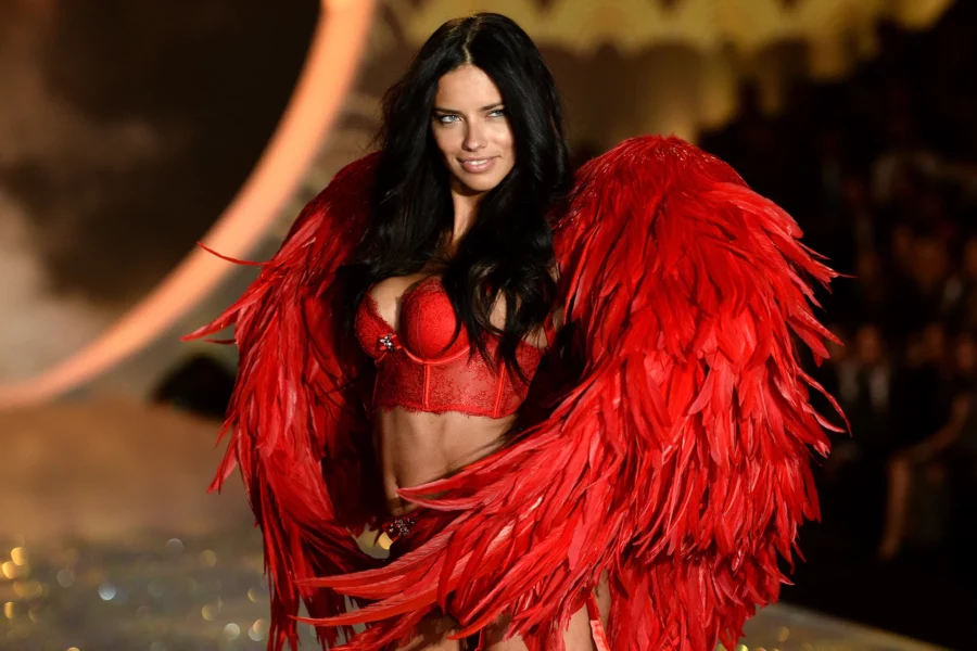 Photos and Pictures - Supermodel MAGDELENA was named today as the new Wonderbra  model at the lingerie maker's Three Degrees of Wonder fashion show in New  York. She follows in the footsteps